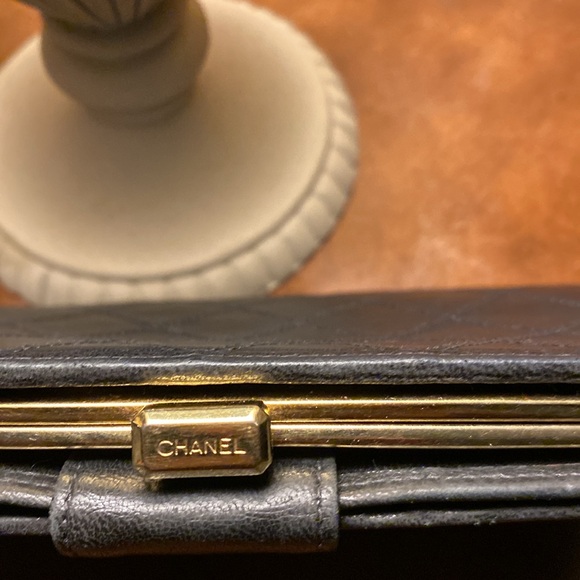 CHANEL authentic vintage Black Diamond Stitch Wallet - Picture 4 of 12